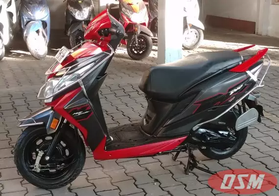 DIO BS6 NEW MODEL 2022 4MONTHS OLD 11000 KM RUNNING