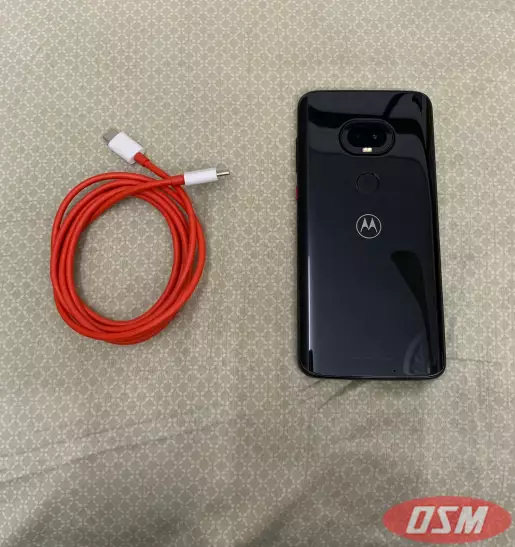 *Motorola G7 Plus*